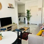 Urban Place In Close To With Pool And Garage Lejlighed *