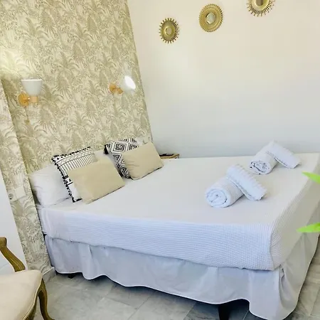 Urban Place In Close To With Pool And Garage Apartman